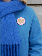 Load image into Gallery viewer, Heart Badge with Greeting Card